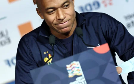 Mbappé dá declaração polêmica sobre retorno ao estádio do PSG Kylian Mbappé dá coletiva pela seleção da França. (Photo by FRANCK FIFE / AFP)