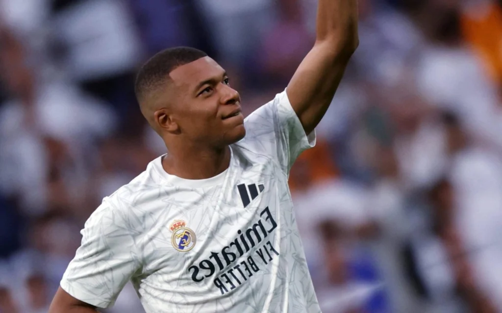 Mbappé no Real e campeão do mundo no topo dos valores; veja resumo da janela europeia Kylian Mbappé é o grande reforço do Real Madrid para essa Champions League (Foto: Pierre-Philippe Marcou / AFP)