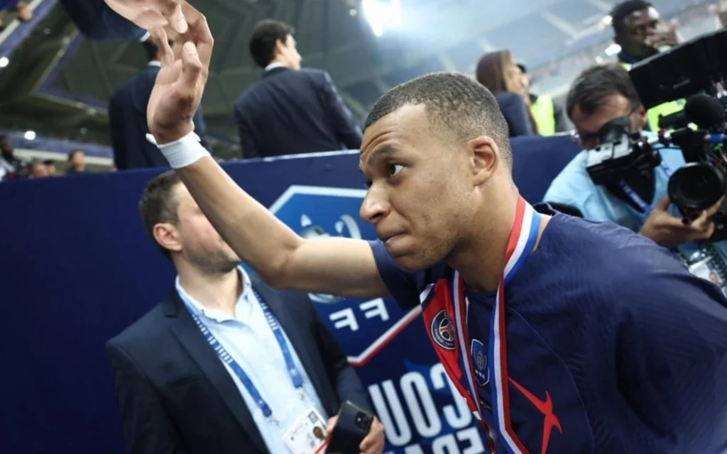 Mbappé revela sentimento ao deixar o PSG e projeta próxima temporada: ‘Dá uma pontada no coração’ FRANCK FIFE / AFP