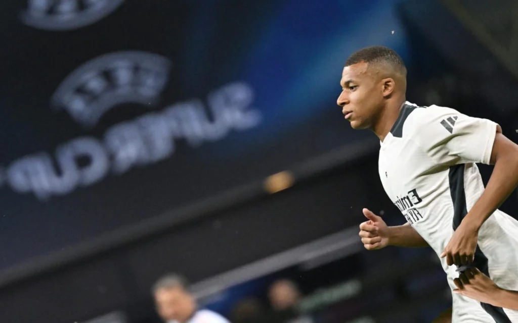 Mbappé vai estrear pelo Real Madrid? Ancelotti esconde escalação para a Supercopa da UEFA Kylian Mbappé pode fazer sua estreia pelo Real Madrid diante da Atalanta