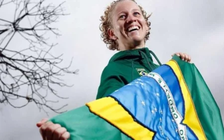 Medalhista olímpica anuncia que será candidata à presidência do Comitê Olímpico do Brasil Yane Marques foi porta-bandeira do Brasil nos Jogos do Rio (Foto: Rodolfo Buhrer/COB)