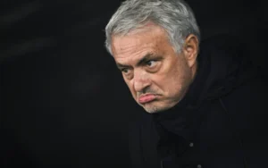 Mesmo com um hrá, Mourinho é eliminado da Champions League