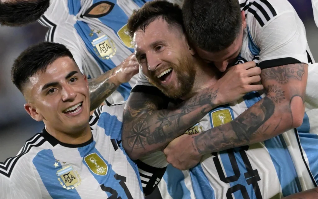 Messi joga? Argentina divulga escalação para partida contra o Equador (Foto: Juan Mabromata / AFP)