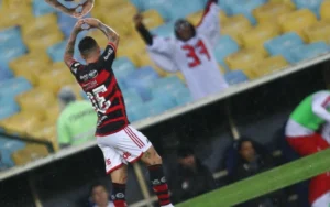 Michael marca na estreia, Flamengo encerra no Maracanã