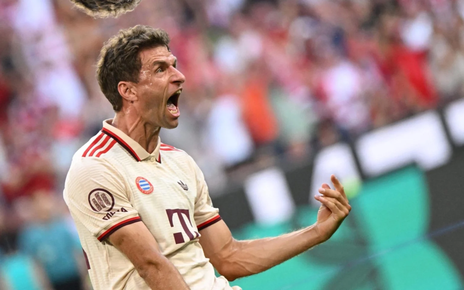 Müller bate recorde histórico em vitória do Bayern de Munique na Bundesliga Meia alemão se tornou o jogador com mais jogos pelos Bávaros (Foto: LUKAS BARTH-TUTTAS / AFP)