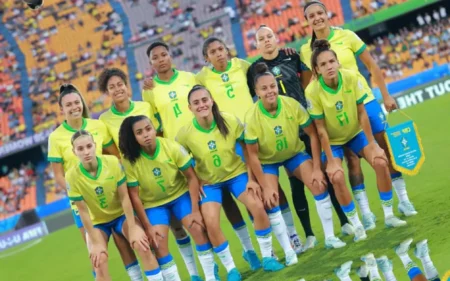 Mundial Sub 20: onde assistir Brasil x Canadá Jogadoras do Brasil perfiladas antes de jogo contra Fiji Foto: Fabio Souza/CBF)