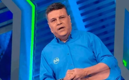 Narrador Téo José acerta com nova emissora após deixar o SBT; confira Téo José deixou o SBT há duas semanas (Foto: Reprodução)