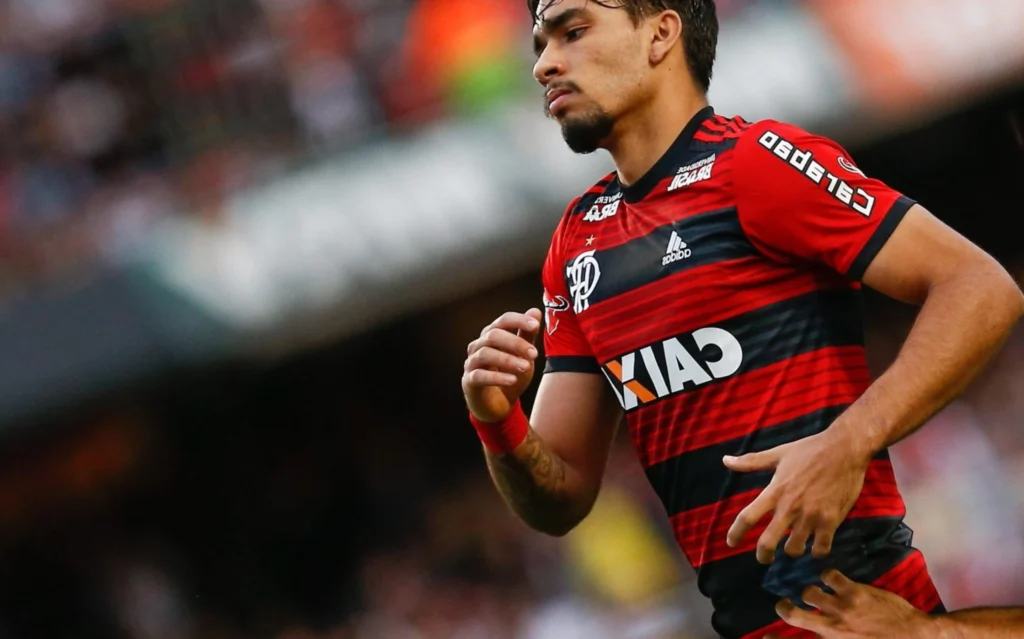 Nora de Tite posta vídeo com esposa de Paquetá e legenda agita torcedores do Flamengo Lucas Paquetá deixou o Flamengo em 2018 (Foto: Marcello Zambrana/AGIF)