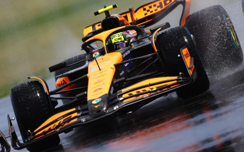 Norris bate dupla da Ferrari e lidera TL1 do GP do Canadá prejudicado por chuva de granizo Norris lidera TL1 do GP do Canadá prejudicado por chuva de granizo (Foto: CLIVE ROSE / AFP)