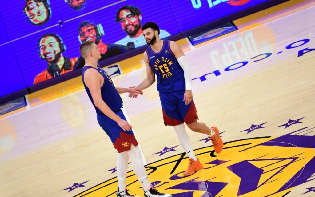 Nuggets vencem mais uma! Veja como foi o sexto dia de playoffs da NBA Jokic marcou 24 pontos na vitória dos Nuggets (Foto: Adam Pantozzi / NBAE / Getty Images / Getty Images via AFP)