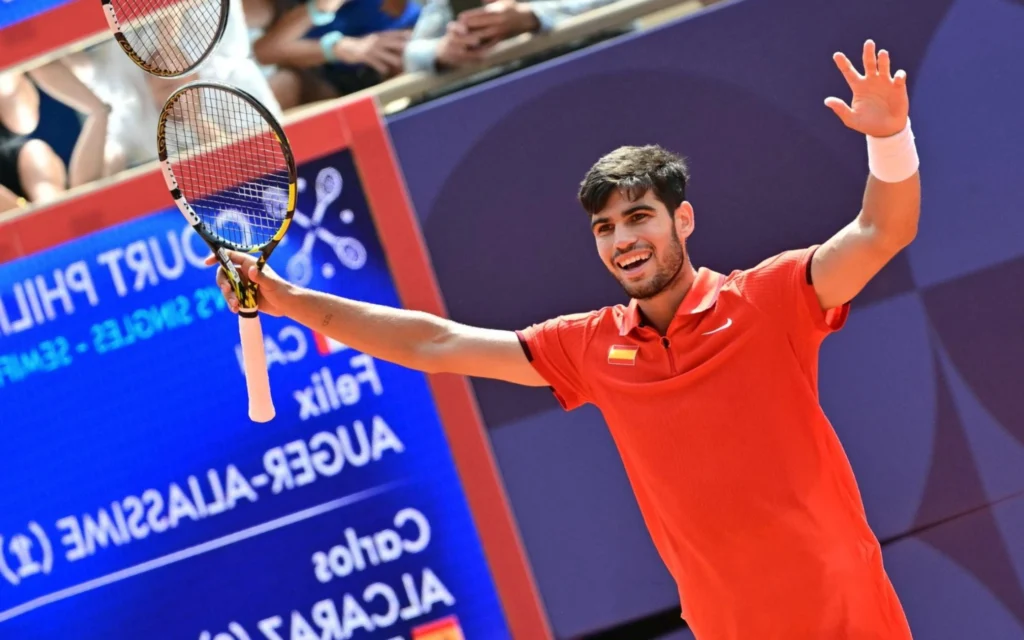 Olimpíadas: Alcaraz atropela e vai disputar o ouro nos Jogos de Paris Carlos Alcaraz é o atleta mais jovem a chegar na final do tênis masculino em Olimpíadas (Foto: Miguel Medina / AFP)