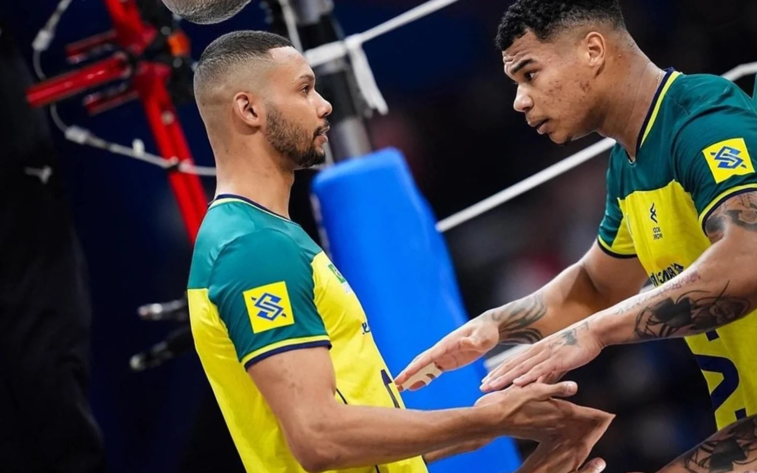 Olimpíadas: titular da Seleção Brasileira de Vôlei está fora da estreia por lesão Darlan e Alan são irmãos e estão Seleção Brasileira Vôlei Masculino para a disputa das Olimpíadas (Foto: Reprodução)