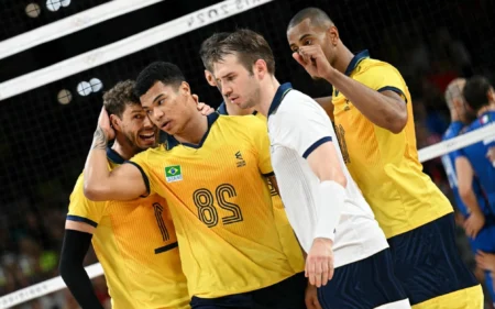 Olimpíadas: veja o calendário completo do Brasil no vôlei A Seleção Masculina foi derrotada na estreia (Foto: Natalia KOLESNIKOVA / AFP)