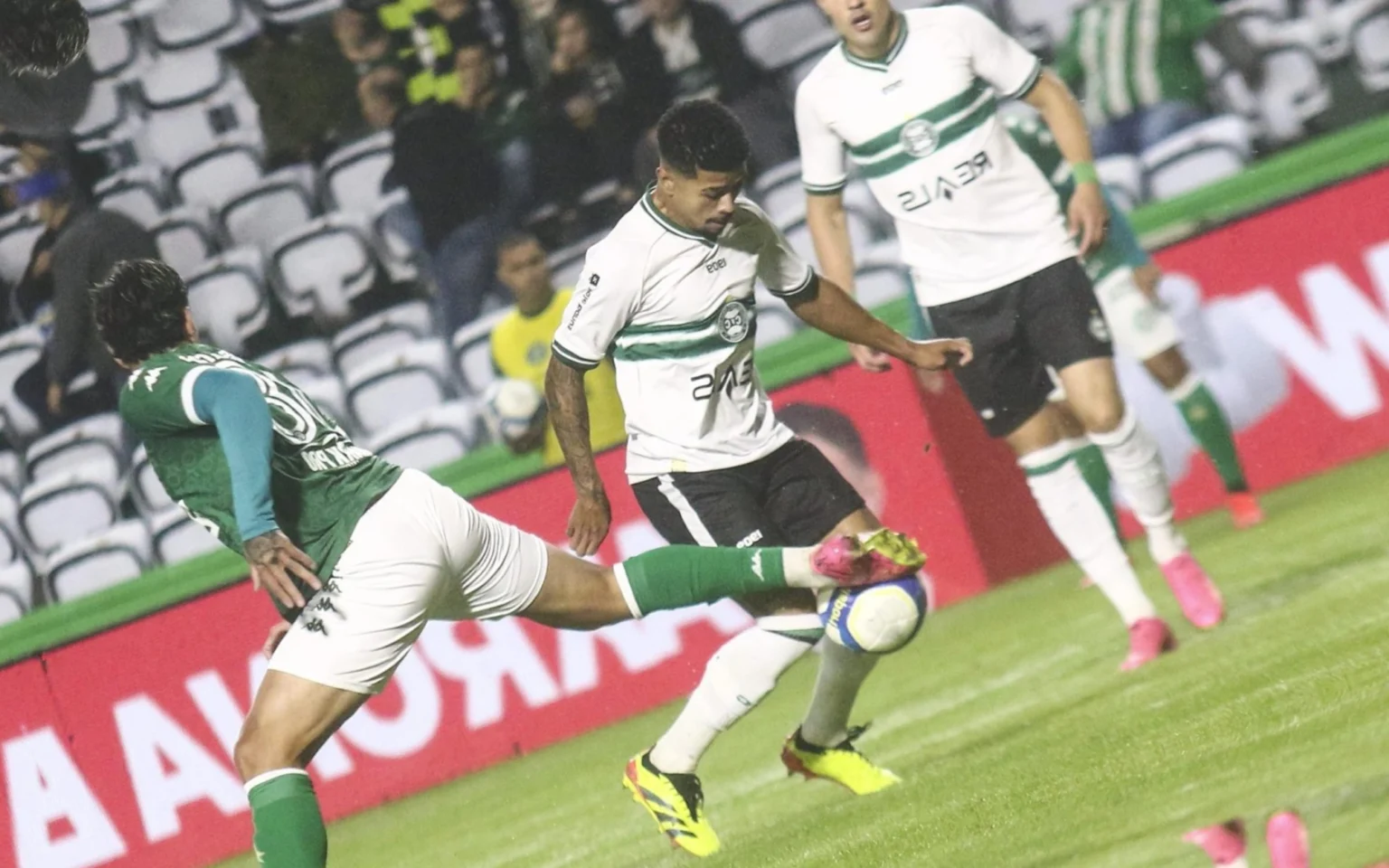 Onde assistir aos jogos de hoje (03/09/2024) Guarani e Coritiba fazem jogo pela Série B do Brasileirão (Foto: Gabriel Rosa Machado/AGIF)