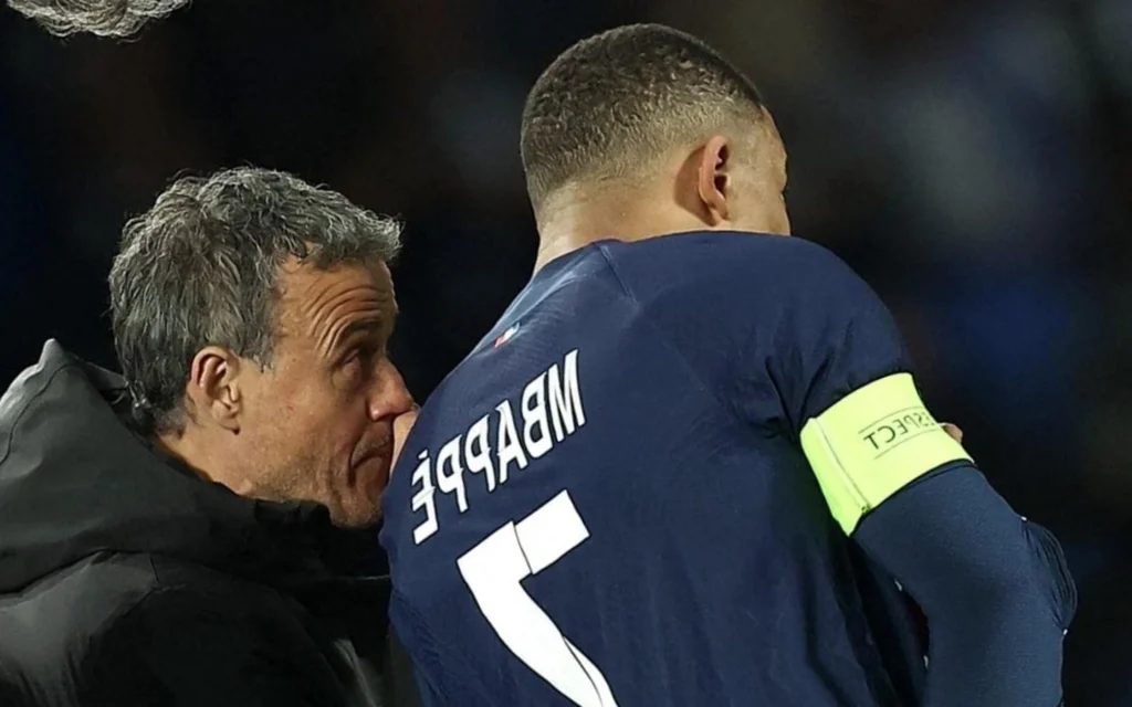 PSG envia proposta de meio bilhão de reais por substituto de Mbappé (Foto: FRANCK FIFE / AFP)