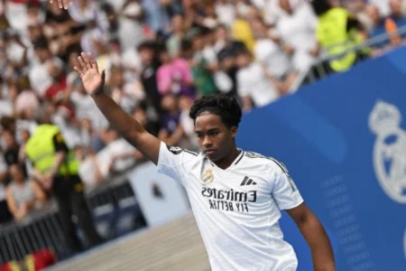 Palmeiras lucra com gol de Endrick no Real Madrid e espera faturar além de R$ 270 milhões Endrick participou da vitória merengue sobre o Valladollid (Foto: JAVIER SORIANO / AFP)