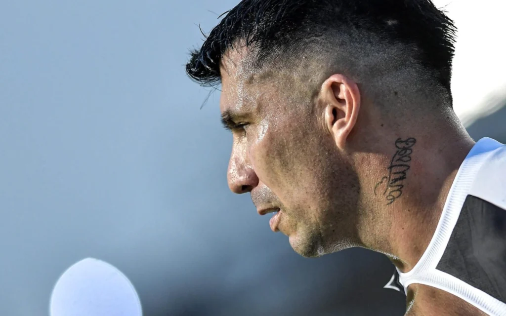 Pedrinho explica saída de Medel do Vasco: “Não estava com o foco ali” Medel