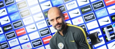 Pep sai em defesa de Fernandinho e rasga elogios ao brasileiro Guardiola falou em coletiva nesta terça-feira (Foto: Reprodução / Twitter)