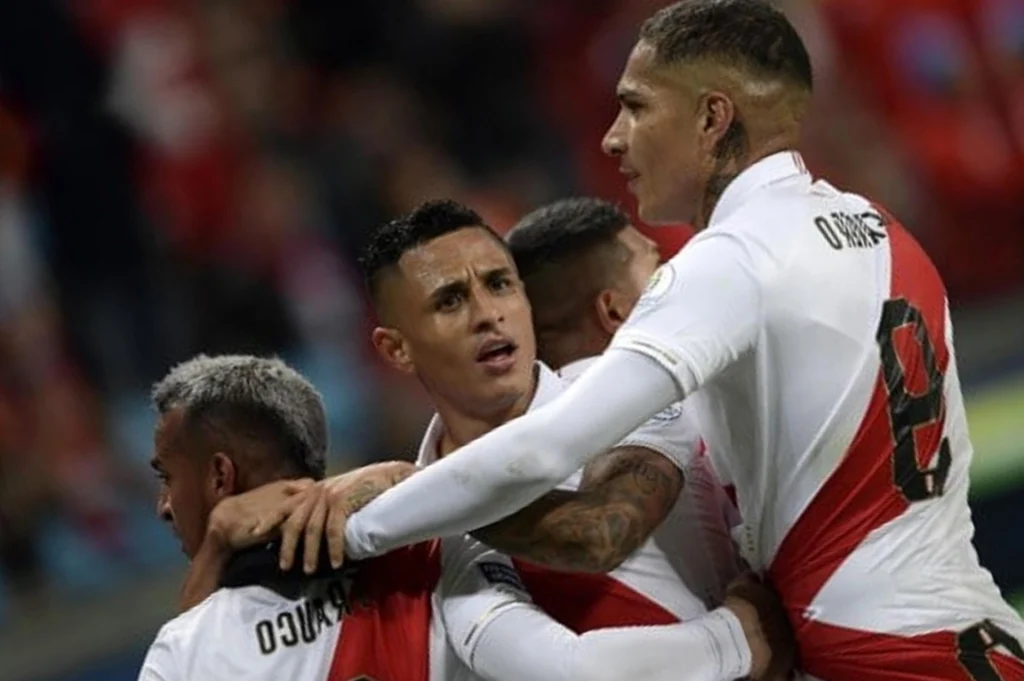 Peru vence Chile e chega à final da Copa América depois de 44 anos Peru vai ser o adversário do Brasil na final da Copa América (Foto: Juan MABROMATA / AFP)