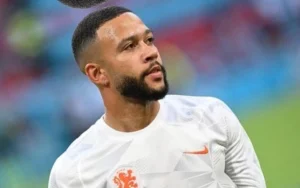 Corinthians aposta em Depay para escapar da zona de rebaixo