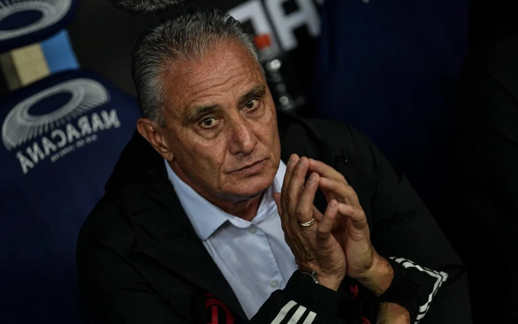 Preparador do Flamengo crê em bom trabalho e abre o jogo sobre lesões: ‘Vão continuar’ Tite sofre com problemas relacionados a lesões musculares no Flamengo (Thiago Ribeiro/AGIF)