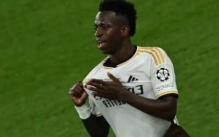 Proposta bilionária de time árabe por Vinicius Jr. divide opinião entre torcedores na web Representantes da Arábia Saudita abriram conversas com o Real Madrid por Vini Jr. (Foto: Ben Stansall/AFP)