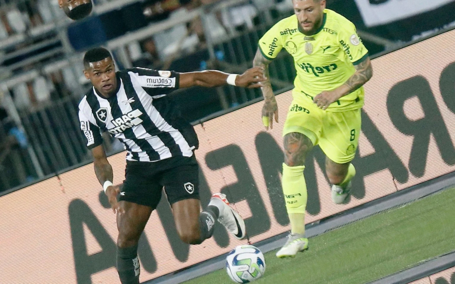 Quais times ainda brigam pelo título do Brasileirão? Botafogo foi ultrapassado pelo Palmeiras e agora precisa correr atrás do rival para conquistar o título (Vitor Silva/Botafogo)