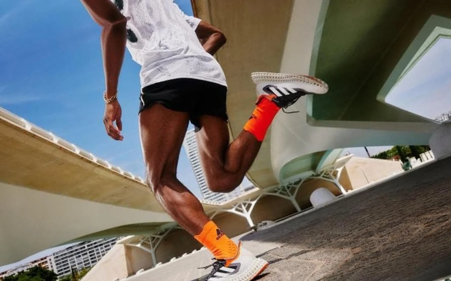 Qual é o melhor tênis de corrida da adidas? Veja cinco modelos As tecnologias exclusivas da adidas conferem conforto dos corredores iniciantes até os profissionais (Foto: Divulgação/adidas)