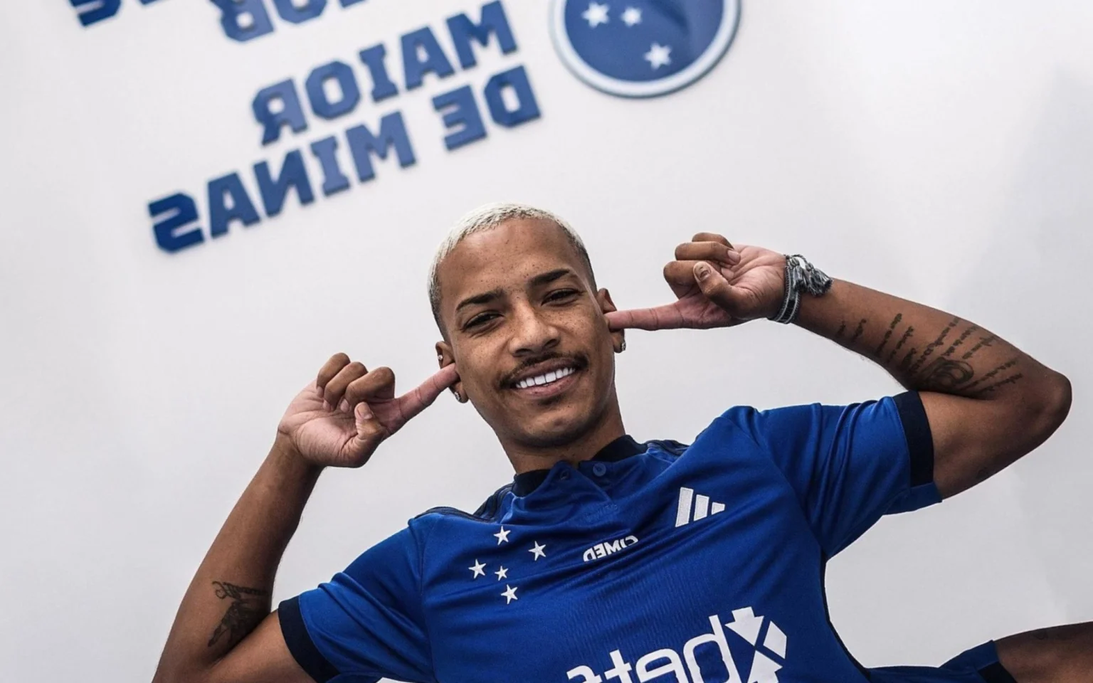 Quanto o Cruzeiro teria que desembolsar para comprar Matheus Pereira? veja valores Cruzeiro pode adquirir o jogador em definitivo ao fim do contrato de empréstimo (Foto: Redes Sociais/Cruzeiro)