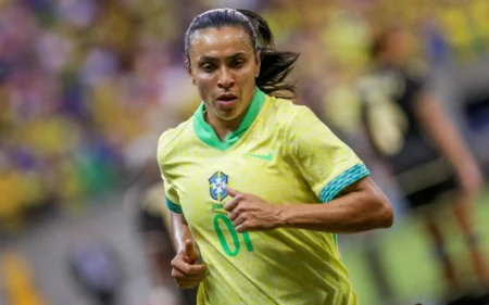 Quem são as brasileiras que podem assumir o protagonismo da Marta após as Olimpíadas? Marta em ação nas Olimpíadas de Paris 2024 (Foto: Rafael Vieira/AGIF)