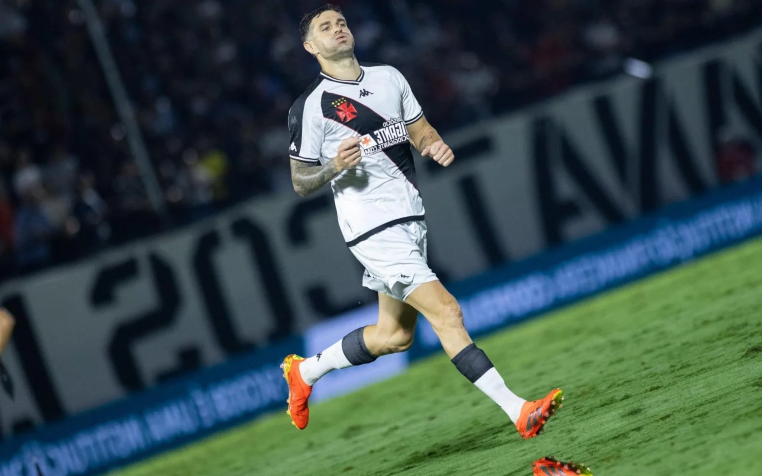 Rafael Paiva explica ausência de Vegetti em Vasco x Criciúma: ‘Mais do que o aceitável’ Pablo Vegetti em ação pelo Vasco (Foto: Fabio Moreira Pinto/AGIF)