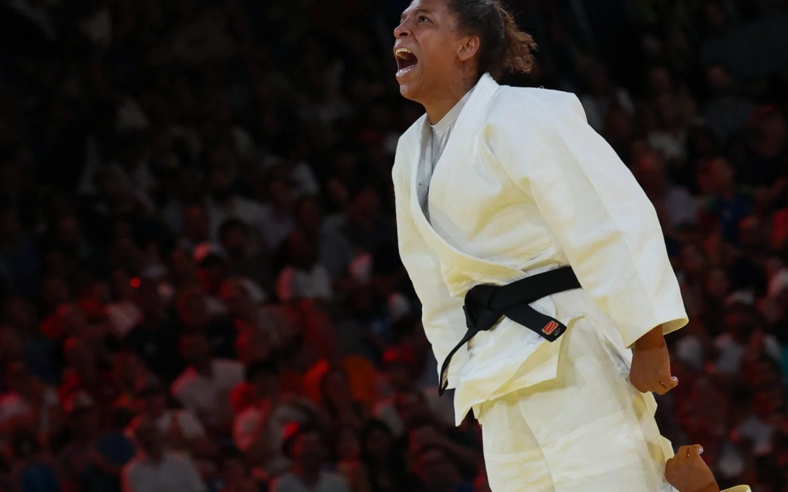 Rafaela Silva detona Vila Olímpica de Paris: ‘Muita gente passou mal de calor’ Rafaela Silva ao vencer o bronze por equipes nas Olimpíadas (Foto: Jack Guez / AFP)