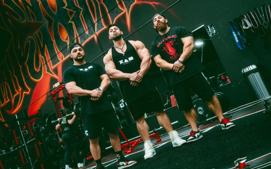 Ramon Dino se junta com Flex Lewis em Las Vegas para se preparar para o Mr. Olympia Ramon Dino e Flex Lewis (Foto: Divulgação)