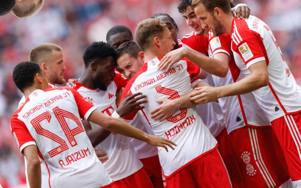 Real Madrid prepara investida pesada por astro do Bayern de Munique Time do Bayern comemora gol na Allianz Arena. (Foto: AFP)