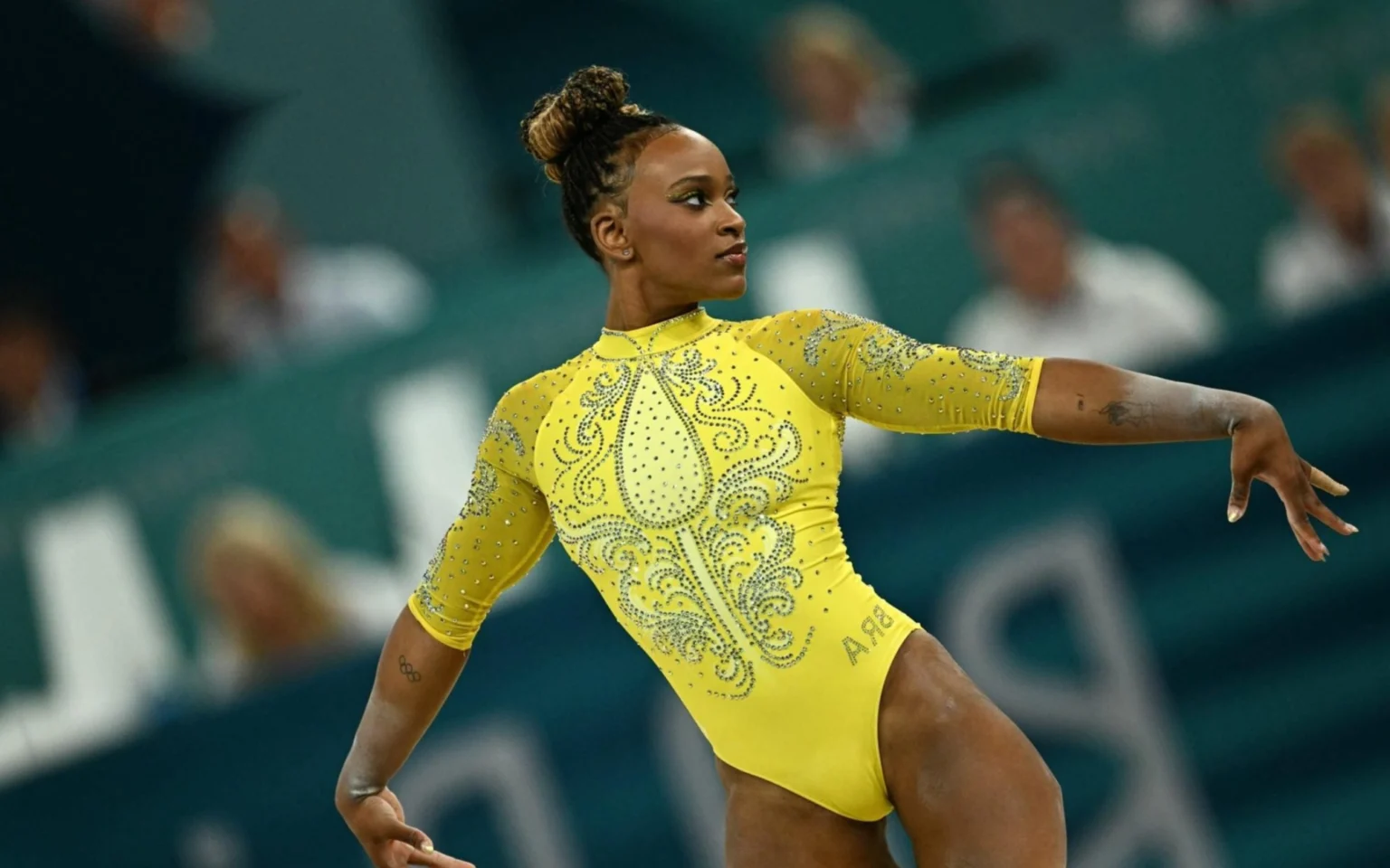 Rebeca Andrade deve usar próxima competição internacional para homologar salto inédito com seu nome Rebeca Andrade ficou com a medalha de prata na final do salto (Foto: Lionel Bonaventure/AFP)