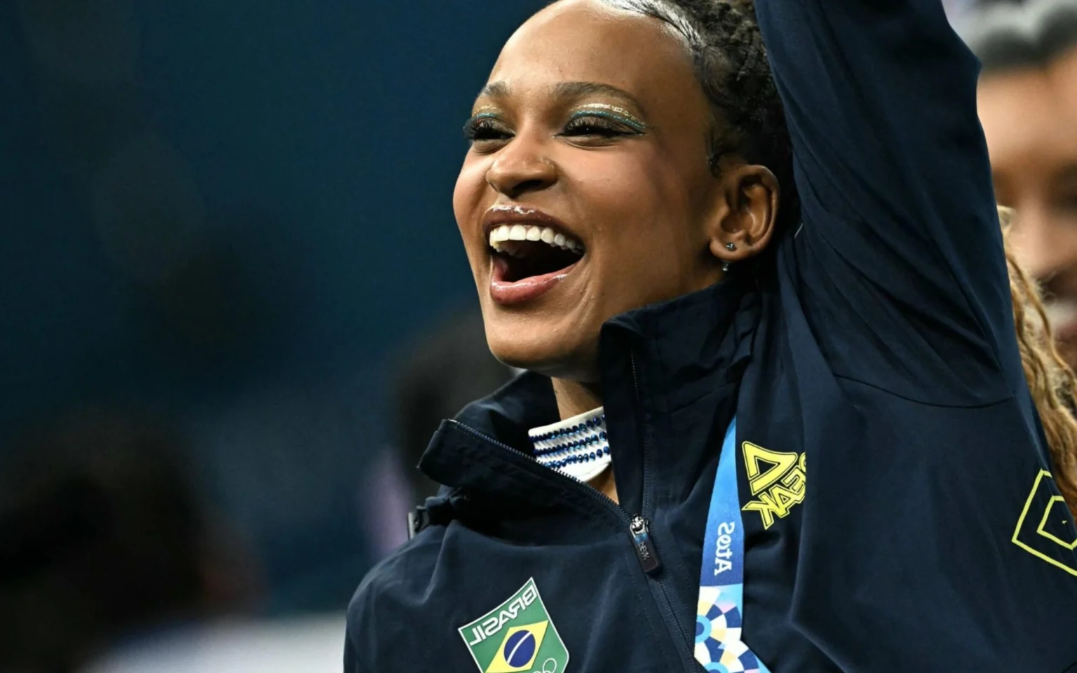 Rebeca Andrade vai adicionar mais duas medalhas à sua coleção; saiba detalhes Rebeca Andrade se tornou a brasileira com mais medalhas em Olimpíadas (Foto: Lionel Bonaventure/AFP)