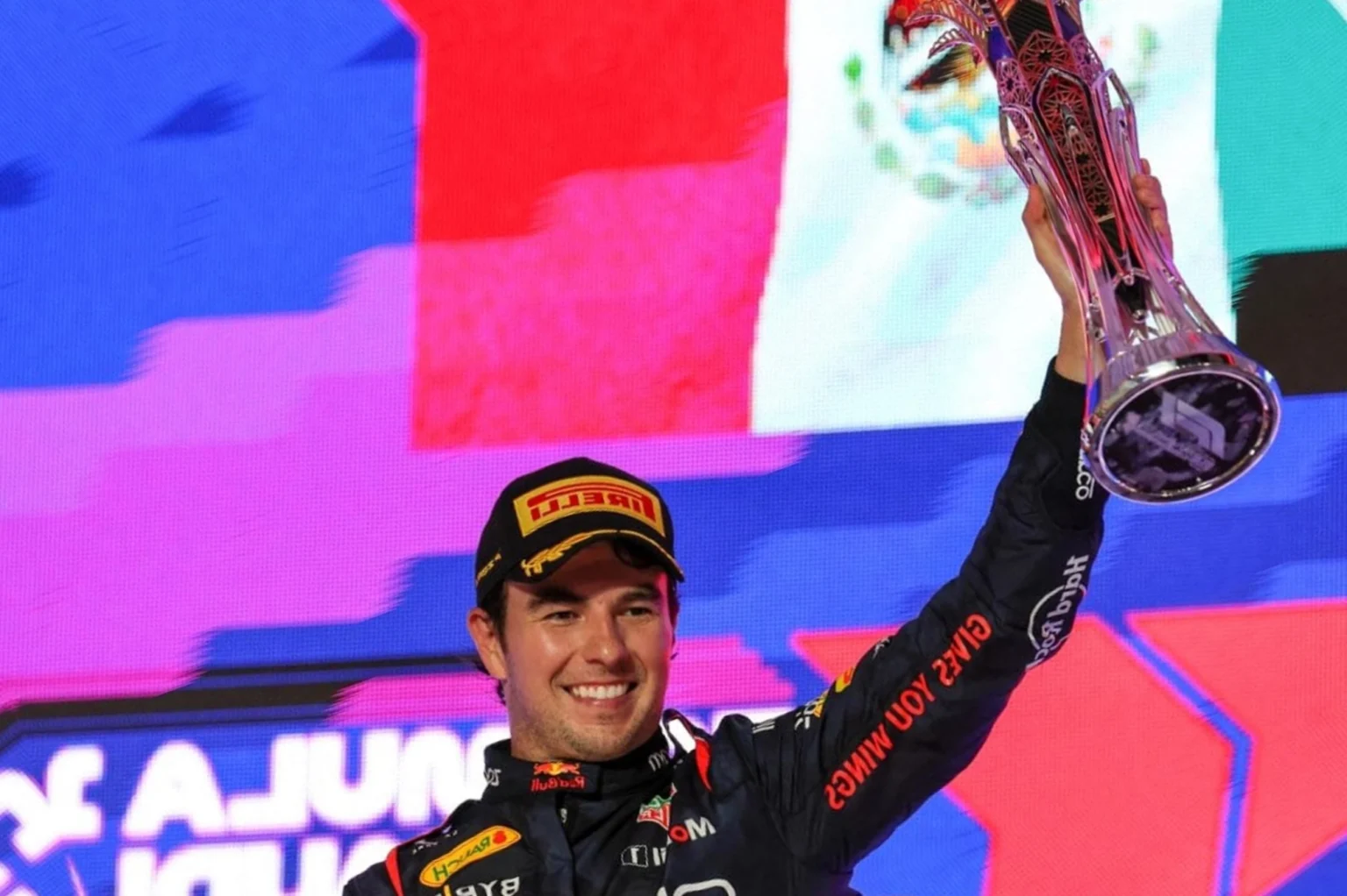 Red Bull define destino de Sergio Pérez Sergio Pérez fica mais dois anos na Red Bull (Foto: GIUSEPPE CACACE / AFP)