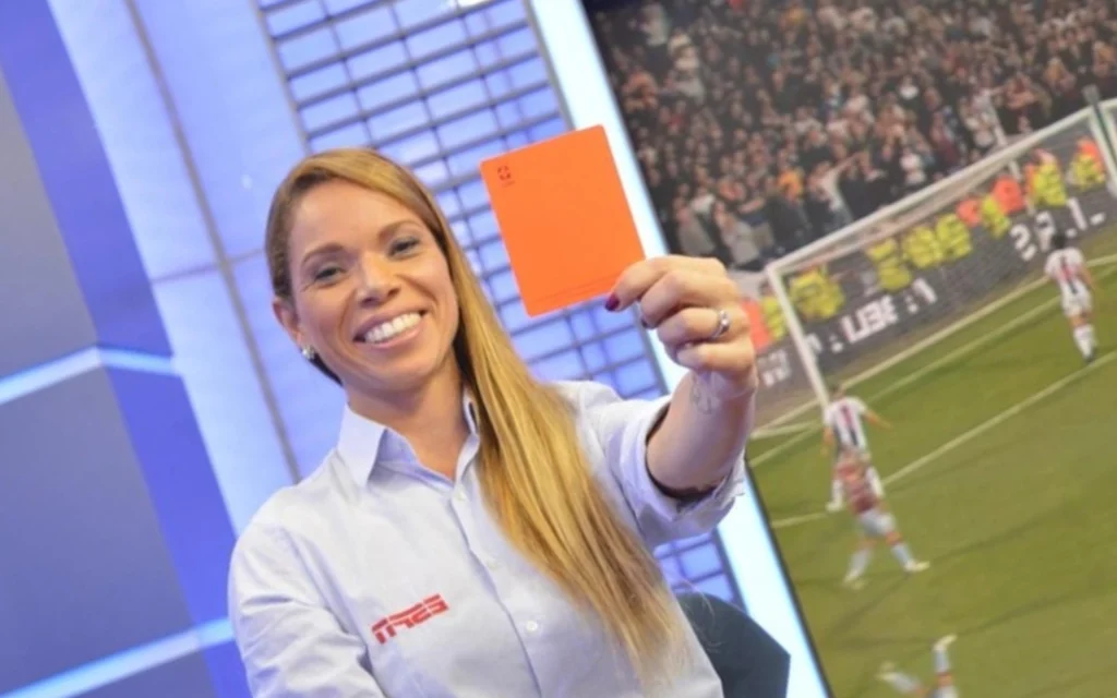 Renata Ruel aponta erro de arbitragem em lance capital no Brasileirão: ‘Absurdo’ Renata Ruel criticou arbitragem de Fluminense x São Paulo