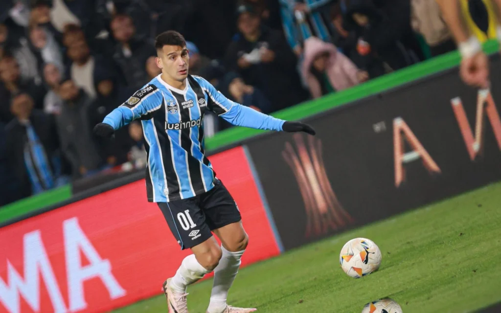 Retorno do Grêmio para a Arena tem ingressos esgotados Grêmio volta à Arena após enchentes no Sul (Foto: Maxi Franzoi/AGIF)