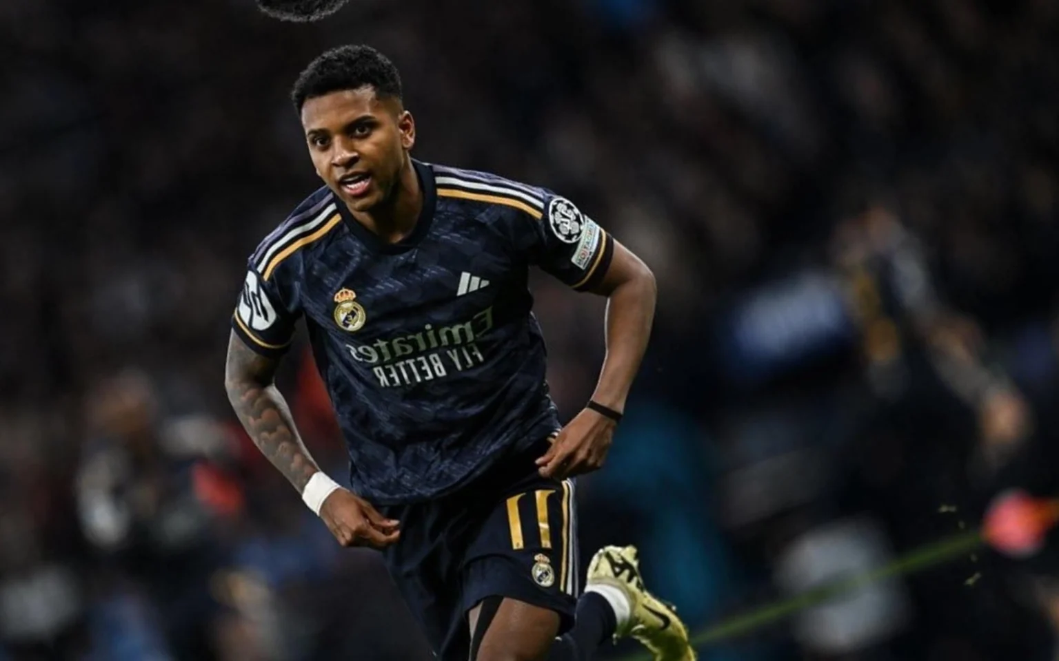 Rodrygo publica possível indireta nas redes sociais após ficar fora da Bola de Ouro Rodrygo em ação pelo Real Madrid (Foto: PAUL ELLIS / AFP)