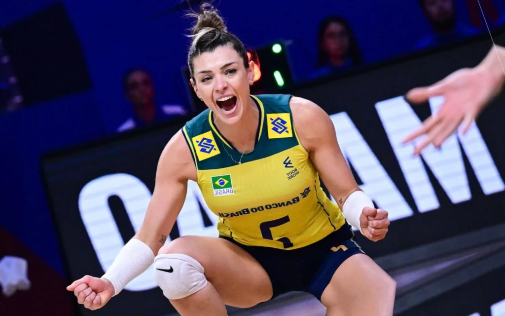 Rosamaria analisa vitória ‘nos detalhes’ do Brasil na Liga das Nações de Vôlei Rosamaria celebra vitória da Seleção Brasileira na VNL (Foto: Divulgação / FIVB)