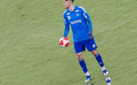 Rossi se torna goleiro com mais tempo sem levar gol na história do Flamengo Rossi em campo contra o Fluminense (Foto: Maga Jr/Agência F8/Gazeta Press)