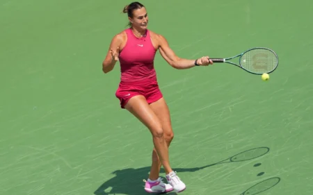 Sabalenka impede feito de Pegula e ergue a taça em Cincinnati Sabalenka em ação na final em Cincinnati (Foto: Dylan Buell / AFP)