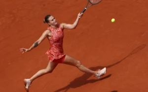 Sabalenka ataca forte, Rybakina também destaca no Roland Garros