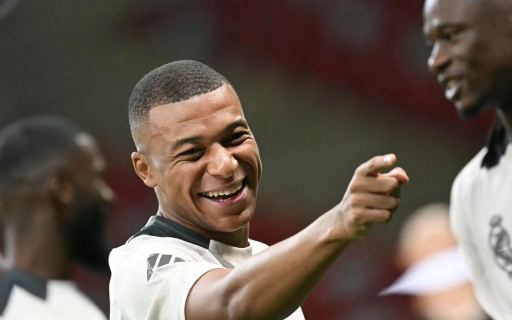 Saiba como Ancelotti pode encaixar Mbappé no Real Madrid Mbappé pode estrear pelo Real Madrid na Supercopa da Uefa