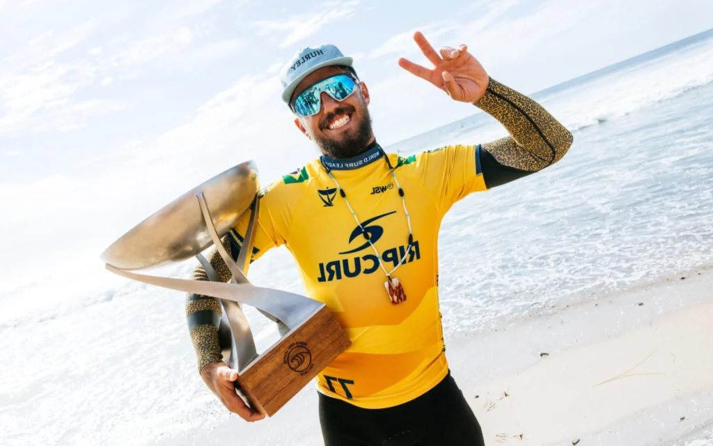 Saiba mais sobre a importância de Filipe Toledo para o surfe mundial Filipe Toledo campeão da WSL em 2023 (Foto: Pat Nolan/World Surf League)