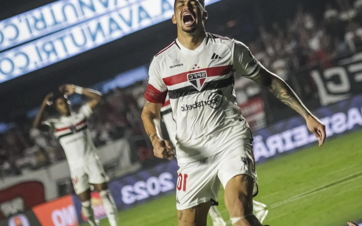 Saiba quantos pontos faltam para o São Paulo se livrar do risco de rebaixamento São Paulo faz contas para se livrar de vez do risco de rebaixamento no Brasileirão (Foto: Vinicius Nunes/Agencia F8/Gazeta Press)