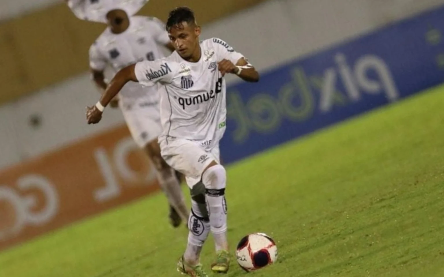 Santos anuncia venda de atacante a clube israelense Patati será novo atacante de clube israelense (Foto: Pedro Ernesto Guerra Azevedo)