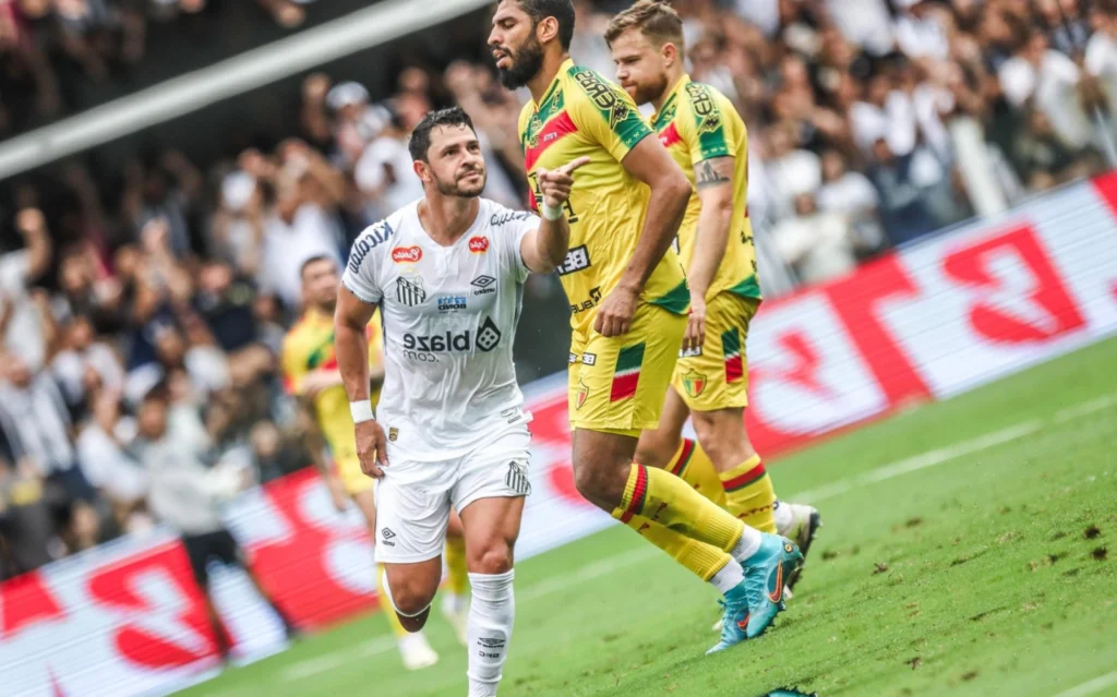 Santos e Brusque; retrospecto do confronto Santos vai em busca de sua primeira vitória em cinco jogos (Foto: Reinaldo Campos/AGIF)