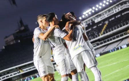 Santos têm joia da base como alternativa para o jogo contra o Guarani Santos enfrenta o Guarani nesta quarta- feira (21) (Foto: Reinaldo Campos/AGIF)